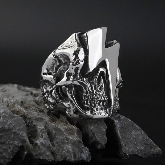 Skull With lightning Ring