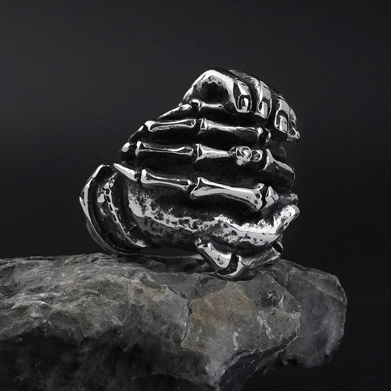 Skull hands Ring