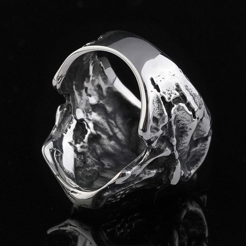 Skull With lightning Ring