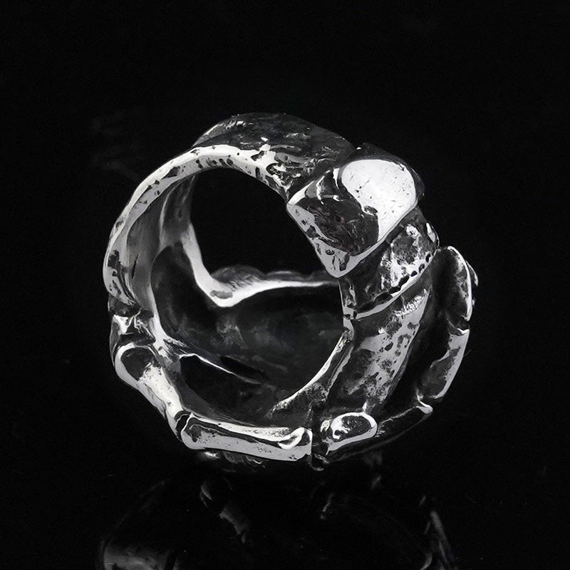 Skull hands Ring